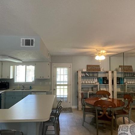 Sunny Daze, Desirable Kid Friendly Resort, 3 Minute Walk To The Beach, Resort Beachside Pool & Restaurant Panama City Beach Bagian luar foto